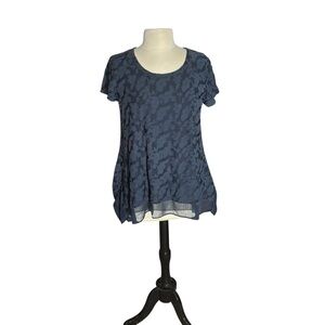 Simply Vera Wang Top Womens  Size Large Dark Blue Textured Floral Shark Bite Hem